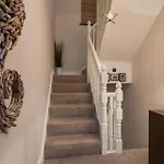 Beautiful 4 Bedroom Townhouse Minutes From Belfast City Centre