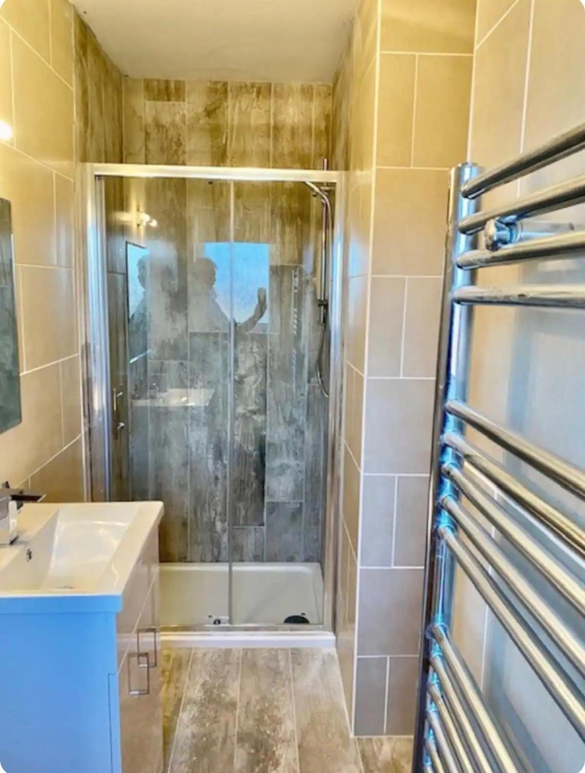 Beautiful 4 Bedroom Townhouse Minutes From Centre Holiday home *