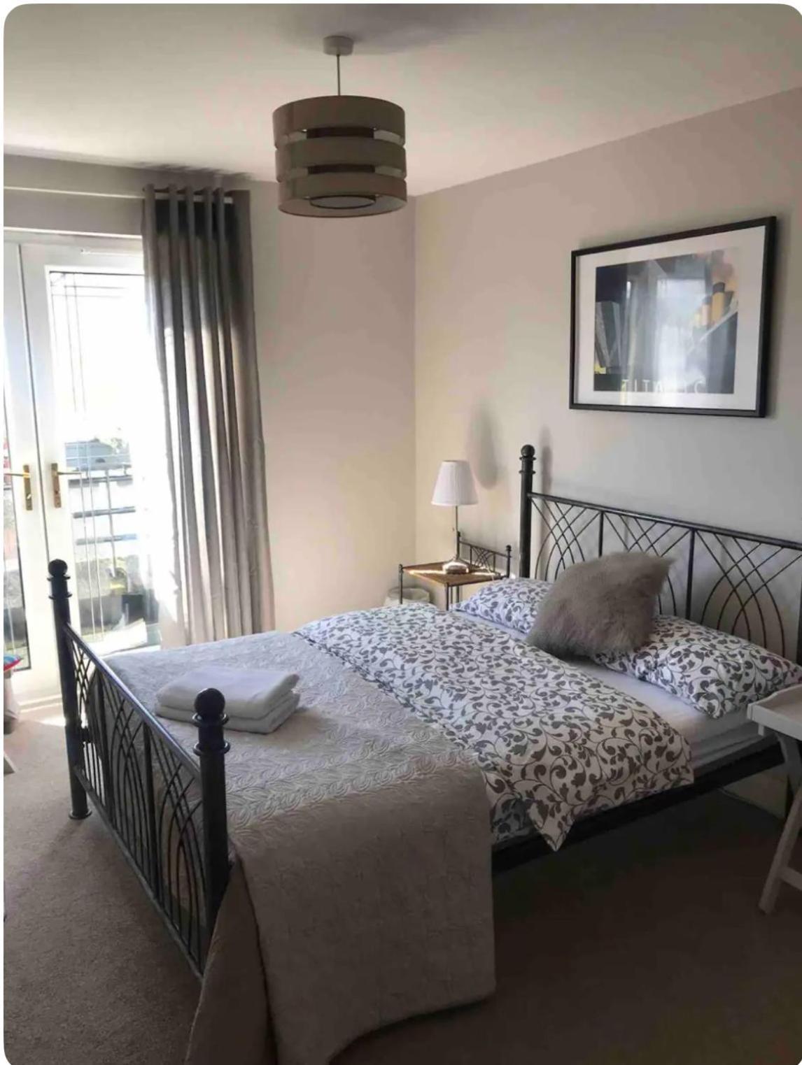 Holiday home Beautiful 4 Bedroom Townhouse Minutes From Centre Belfast